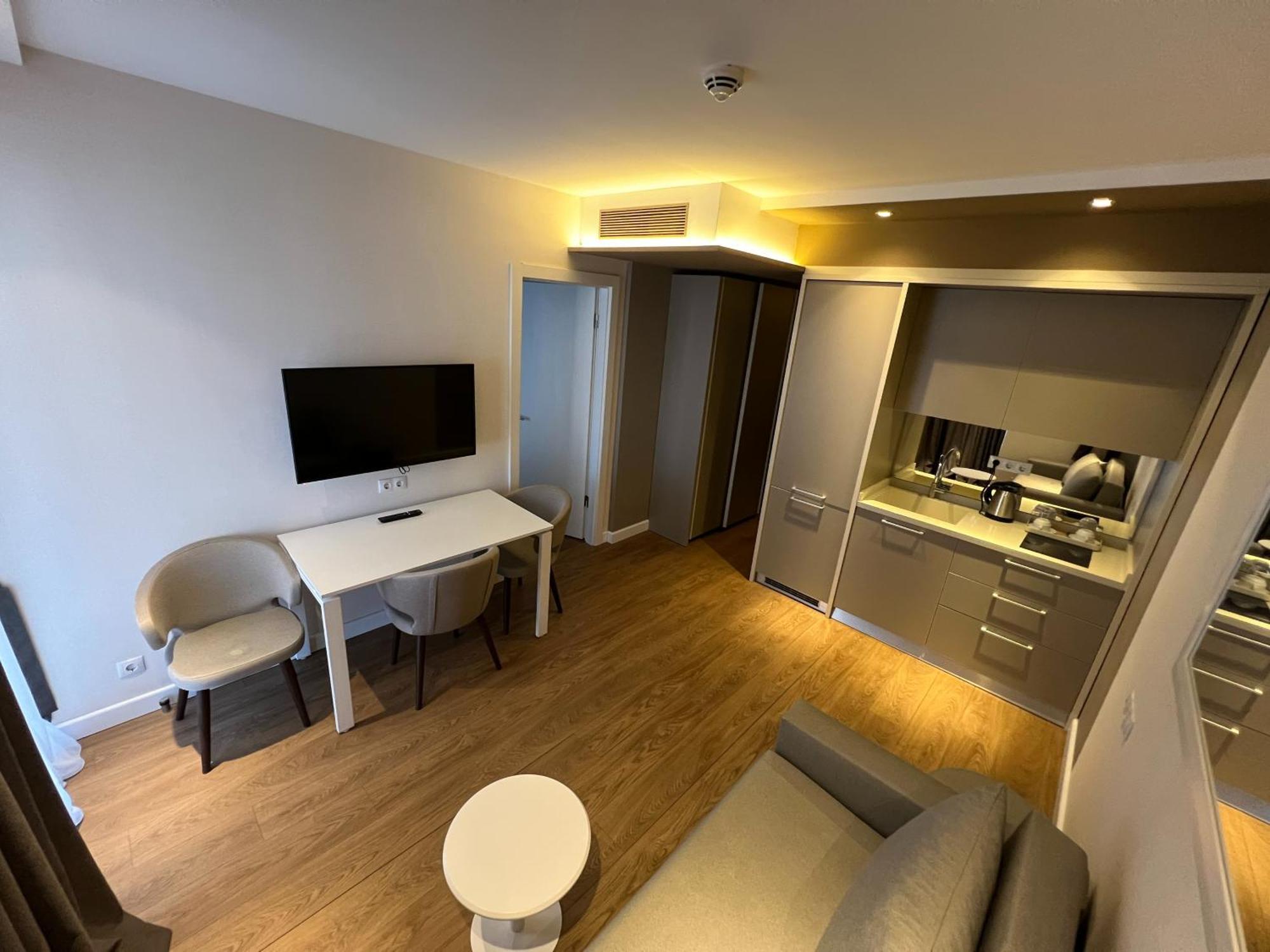 Alliance Pearl Batumi Apartment *